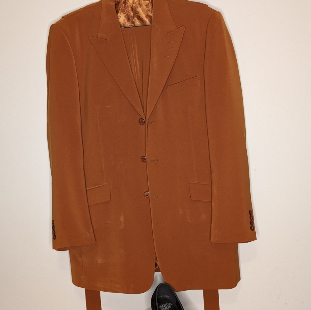 Suit - Picture 4 of 8